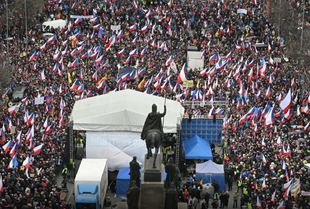 Полиция в Праге задержала 18 участников пророссийского митинга  Полиция в Праге задержала 18 участников пророссийского митинга
