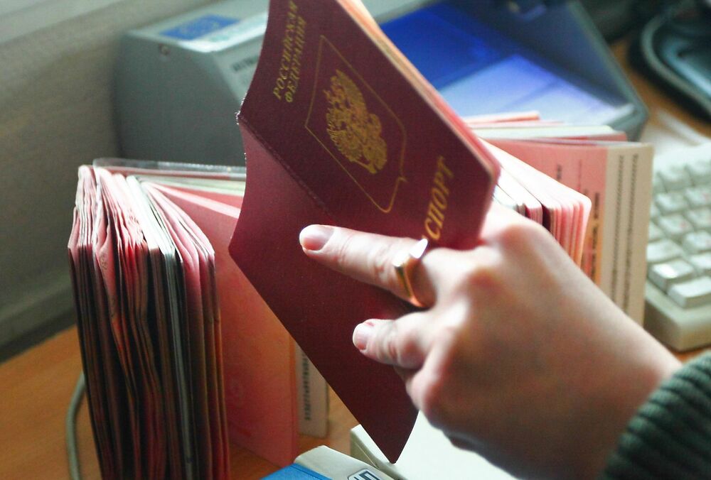 В Естонії хочуть розпочати депортацію тих, хто отримає російський паспорт В Естонії хочуть розпочати депортацію тих, хто отримає російський паспорт