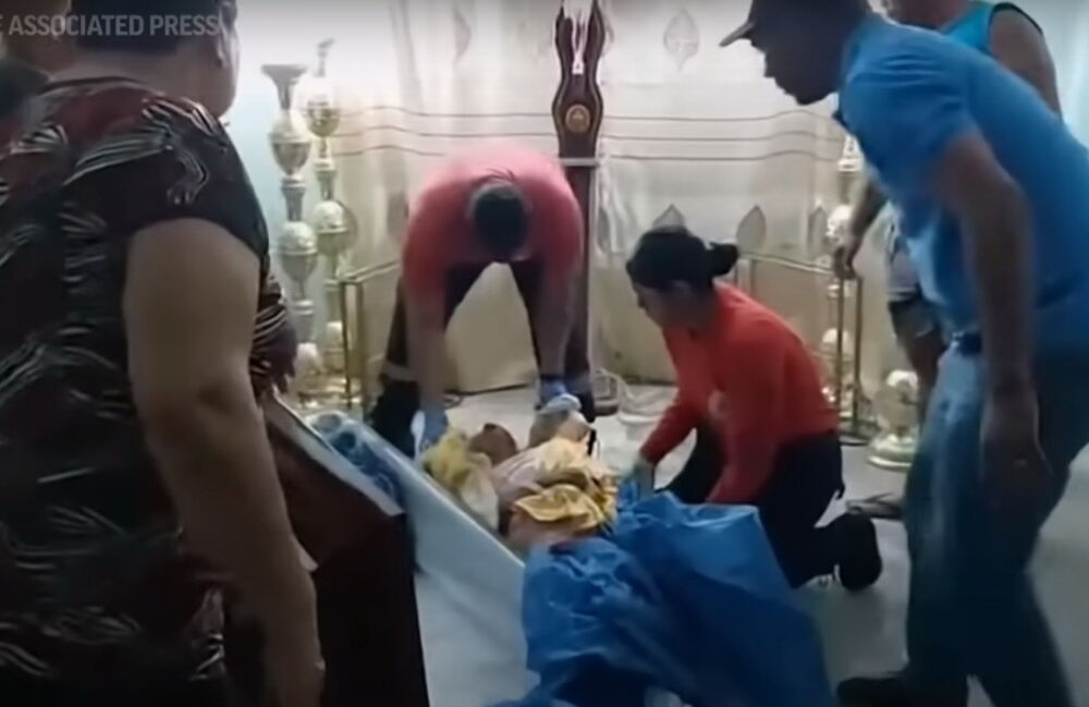 В Эквадоре женщина ожила во время собственных похорон: видео