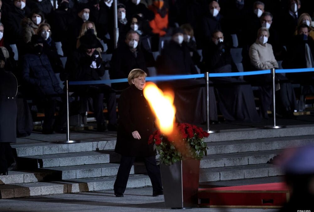  В Берлине торжественно провели Меркель с должности канцлера Германии 