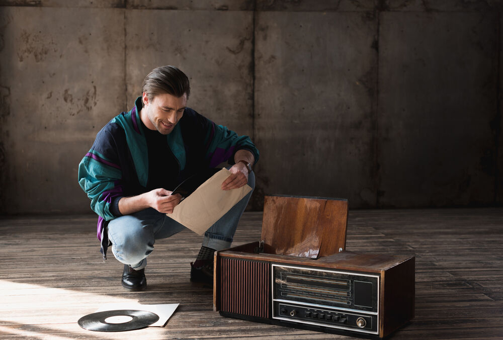 16 листопада - День працівників радіо, телебачення та зв'язку 16 листопада - День працівників радіо, телебачення та зв'язку