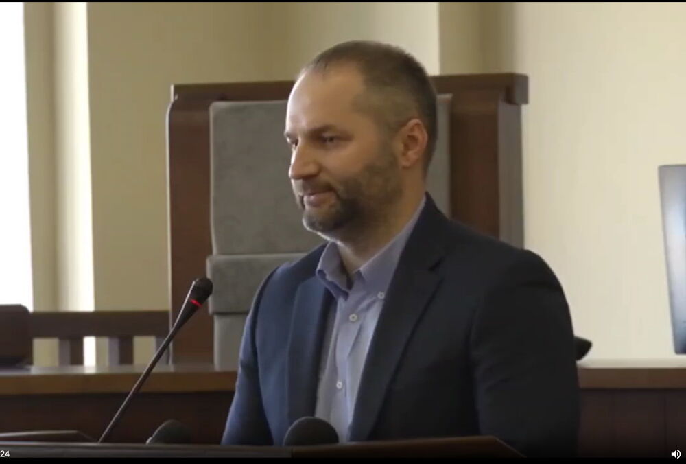 Секретаря Коломийської міськради звільнили через поганий жарт - він назвав депутата відьмою