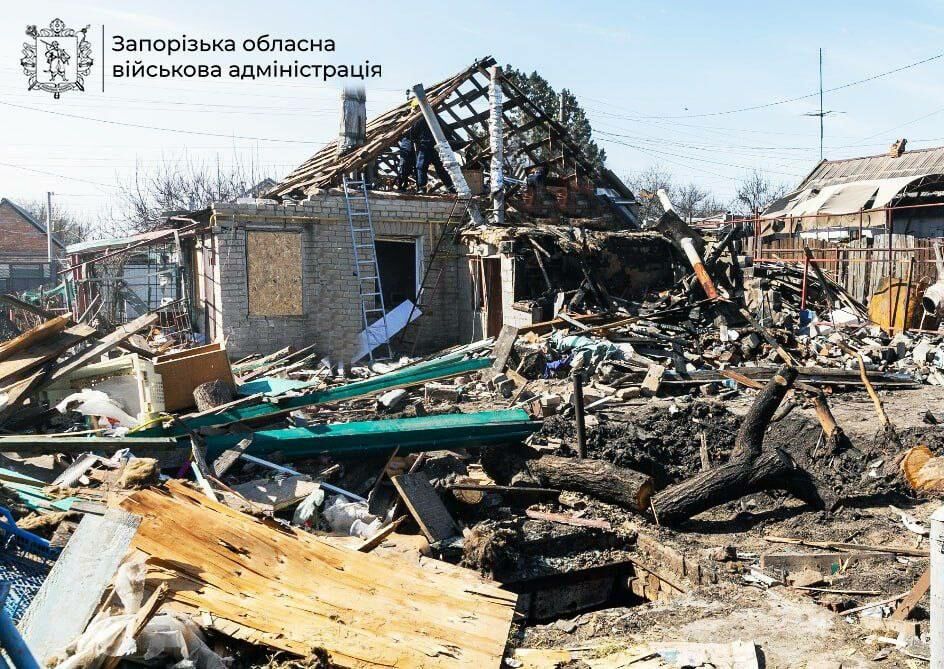 Из-за вражеского авиаудара в Запорожской области люди оказались под завалами