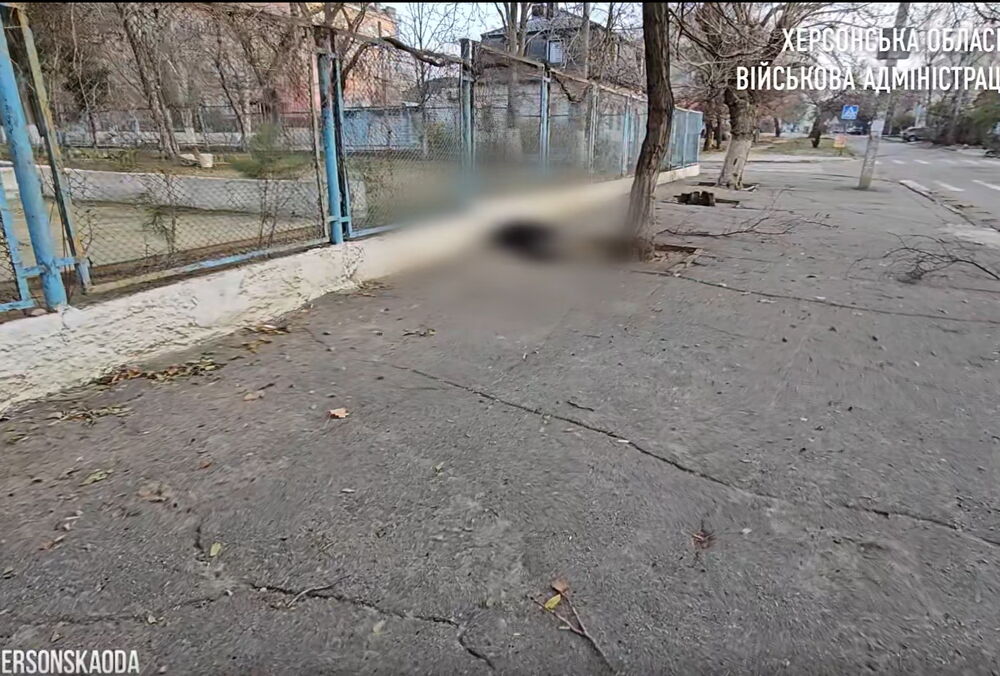 При обстреле центра Херсона погиб волонтер