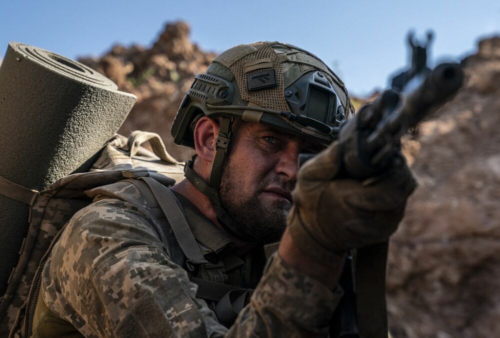 Враг близок к окружению Селидового, - СМИ