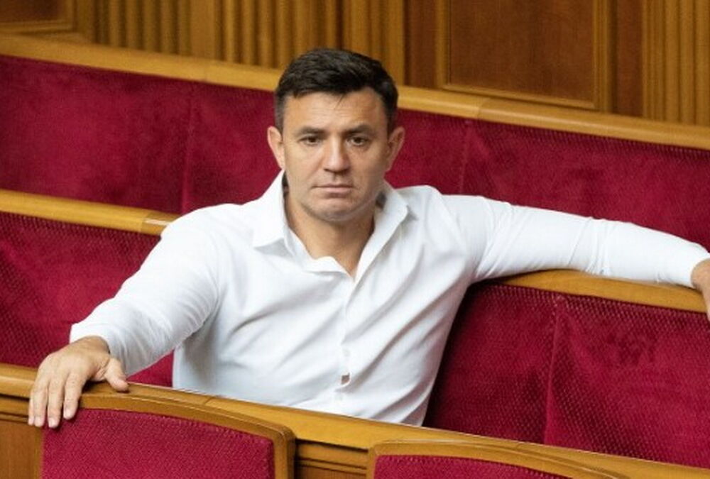 Тищенка виключили з фракції ”Слуга народу” після скандалу з поїздкою до Таїланду