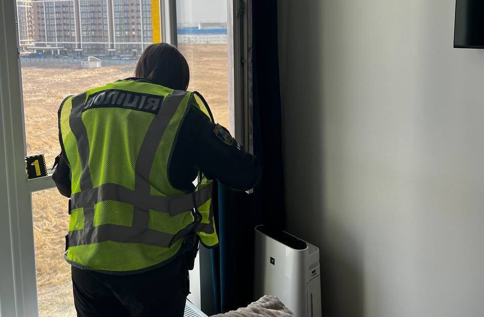 Під Києвом жінка викинула з вікна новонародженого сина, він загинув