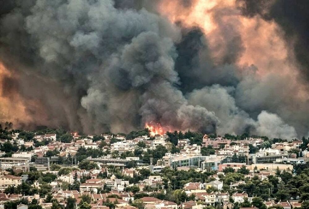 Популярний грецький курорт опинився в епіцентрі лісових пожеж