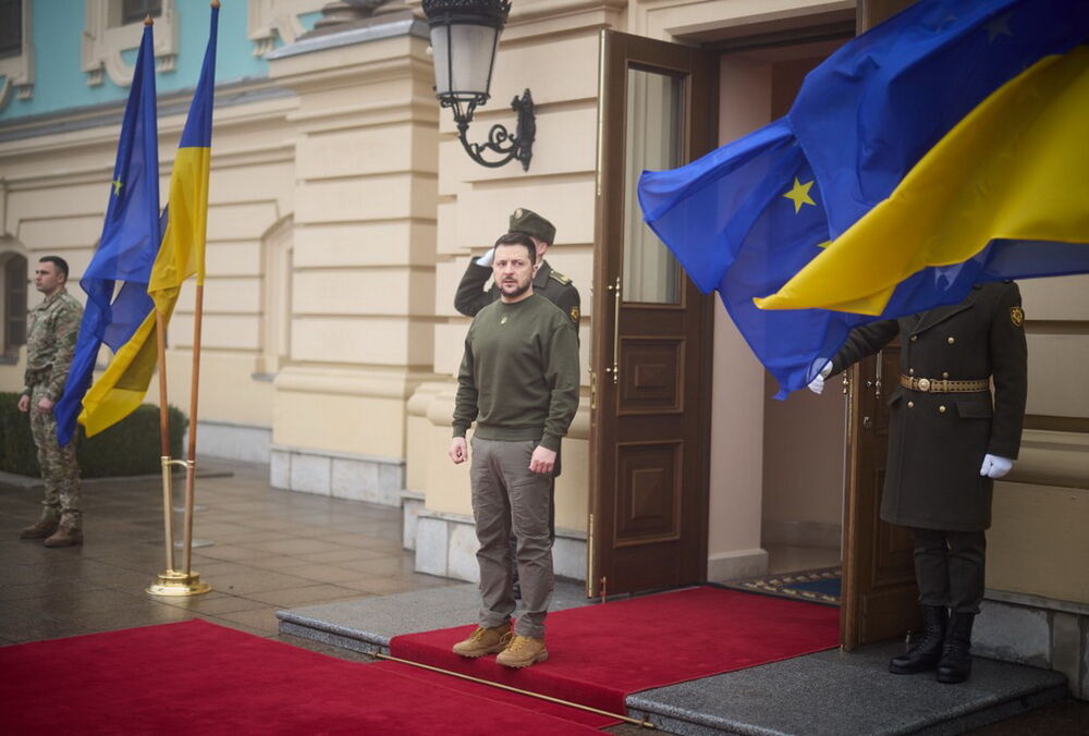 Рамштайн: Зеленский призвал обговорить передачу Украине F-16 и дальнобойных ракет 