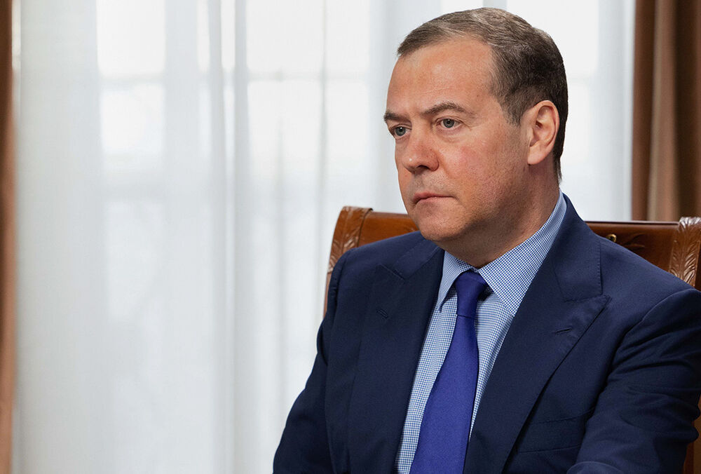 Медведев вышел из себя из-за планов США предоставить Украине 40 млрд. долл. помощи