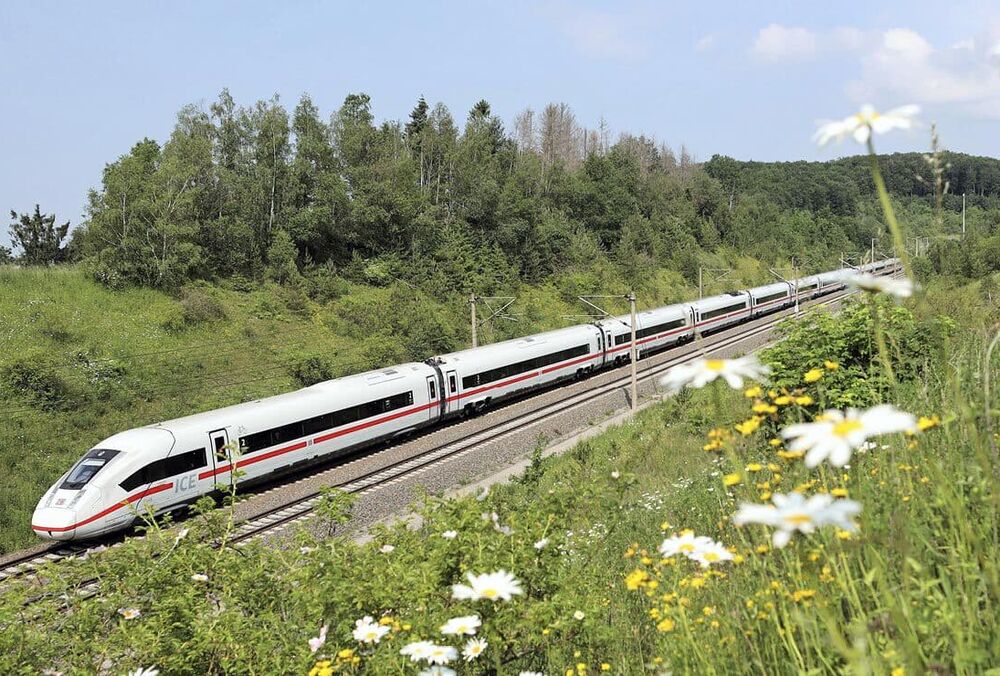 В Германии мужчина с топором напал на пассажиров поезда