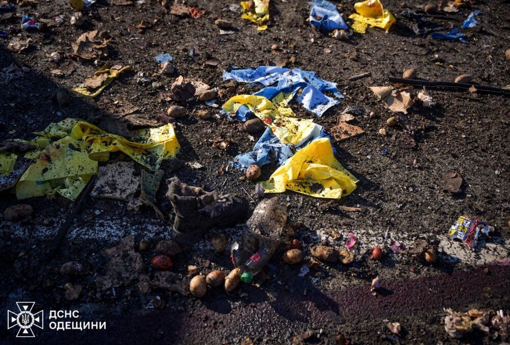 До 10 осіб збільшилася кількість постраждалих під час удару біля ринку в Чорноморську (фото)