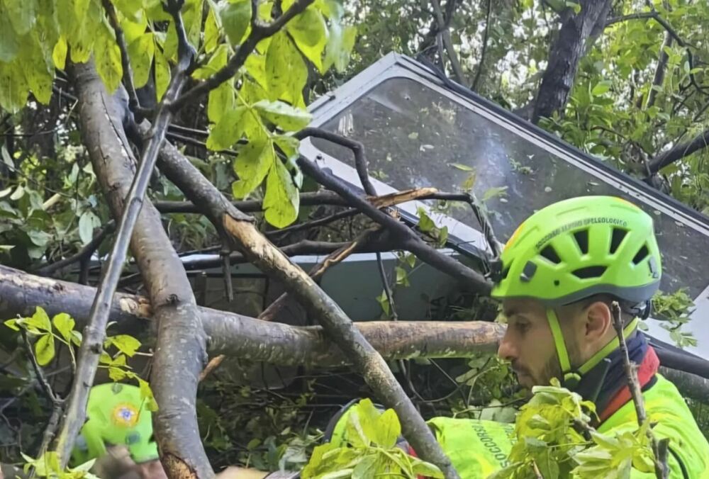 В Италии произошла авария на канатной дороге: есть погибшие