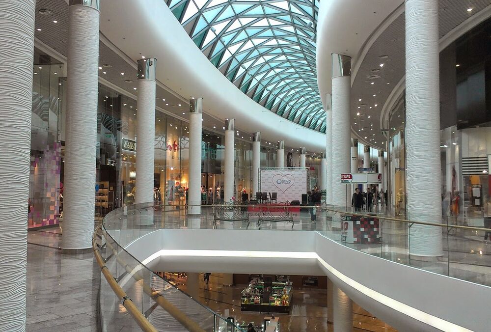 У київському ТРЦ охорона побила відвідувача за відмову надіти маску