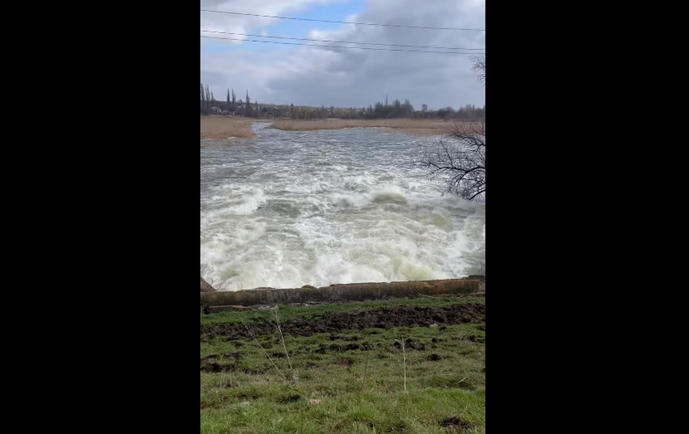 У Краматорську прорвало дамбу водосховища, людей евакуюють: відео