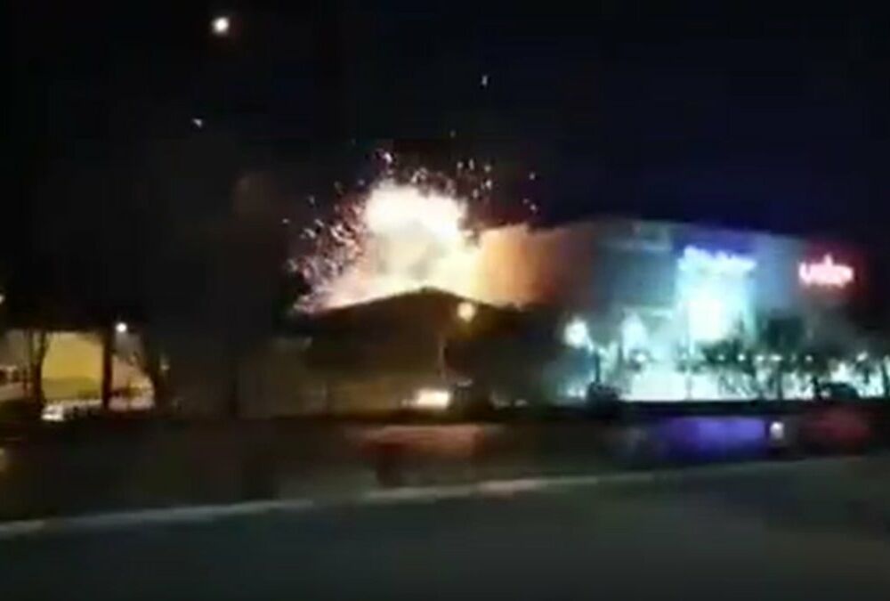 В Иране раздались взрывы на нескольких военных объектах В Иране раздались взрывы на нескольких военных объектах