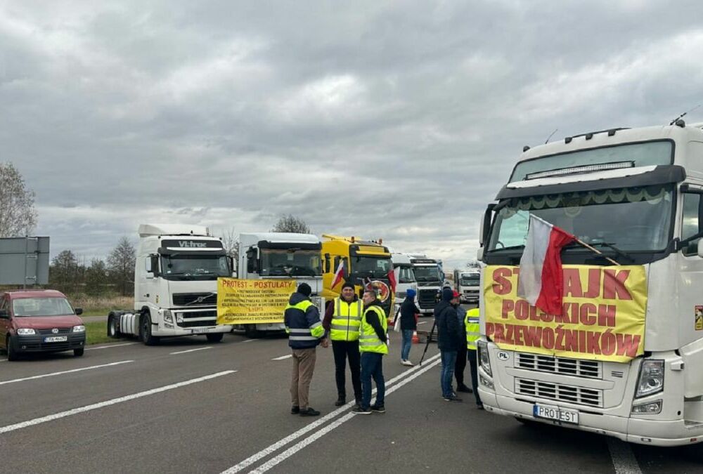 Reuters: польские перевозчики согласились приостановить протест на границе с Украиной