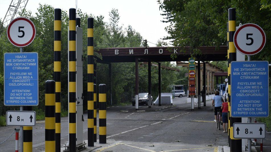 На кордоні з Угорщиною тимчасово закриють один із пунктів пропуску
