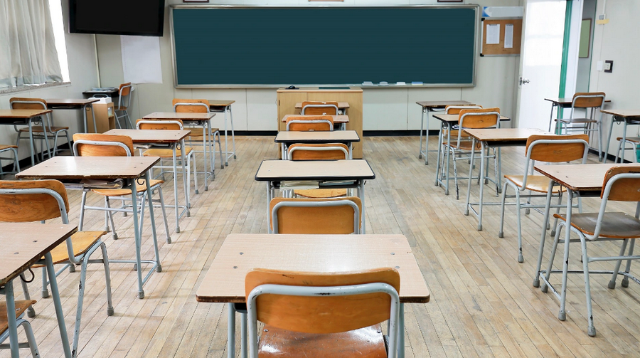 Школярі та студенти відновлять офлайн-навчання 1 вересня