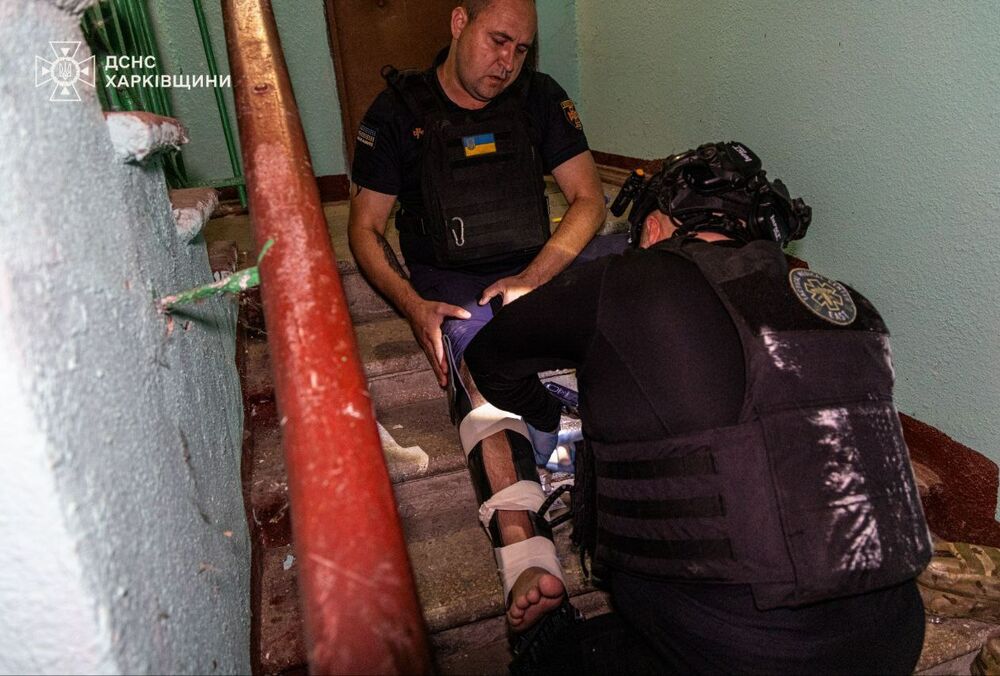 Ночью россияне три часа массированно обстреливала Харьков и область: среди пострадавших спасатели