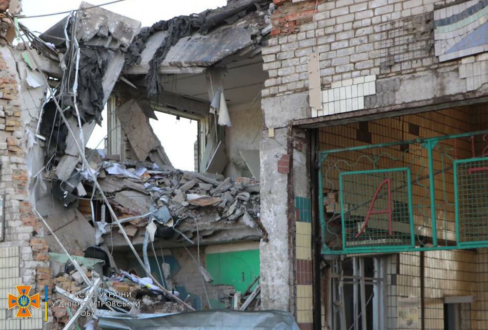 Ракетный удар по Днепру: из-под завалов достали тела мужчины и женщины