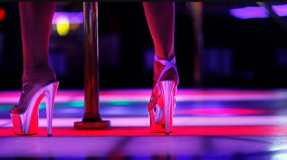 Українець витратив у стрип-барі Польщі понад 800 тисяч гривень заощаджень та до ранку втратив пам'ять