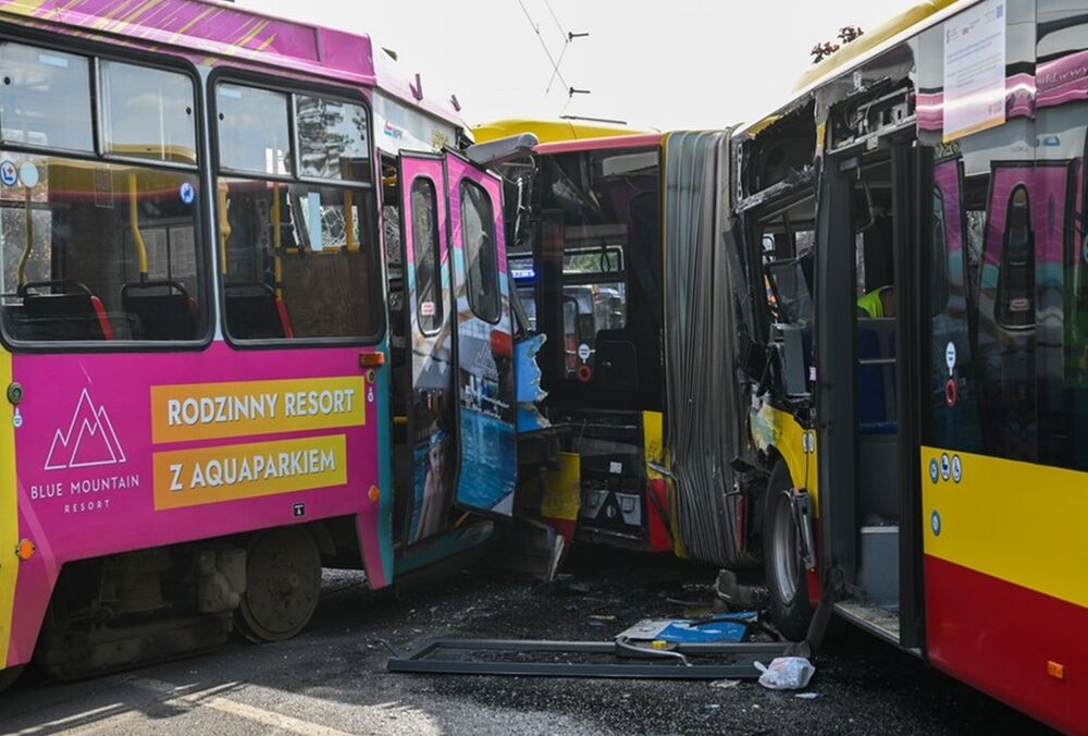У Польщі автобус зіткнувся з трамваєм