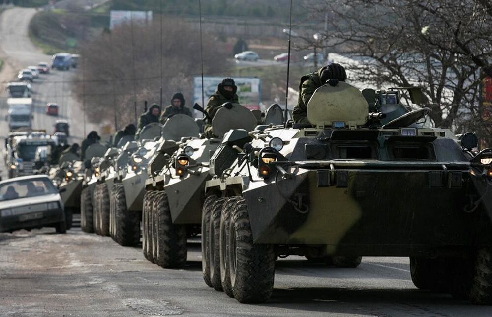 Російські окупанти почали активне перекидання військової техніки з Криму до РФ Російські окупанти почали активне перекидання військової техніки з Криму до РФ