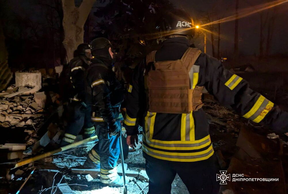 Росія вдарила баллістикою по Кривому Рогу: є загиблий, серед поранених - дитина (фото)