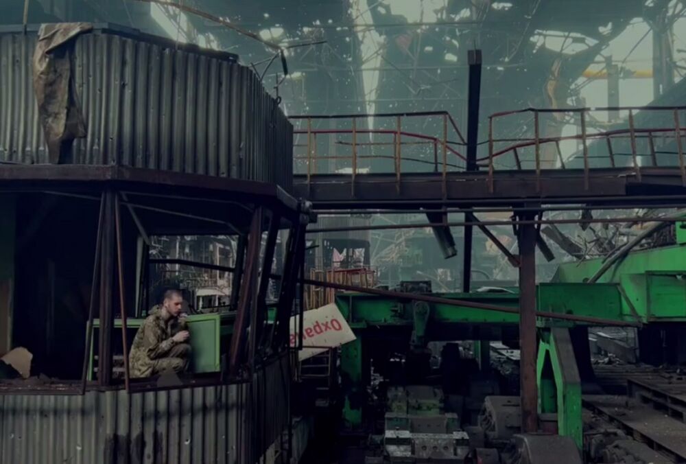 У мережі показали щемливий фільм-прощання українського бійця на ”Азовсталі”