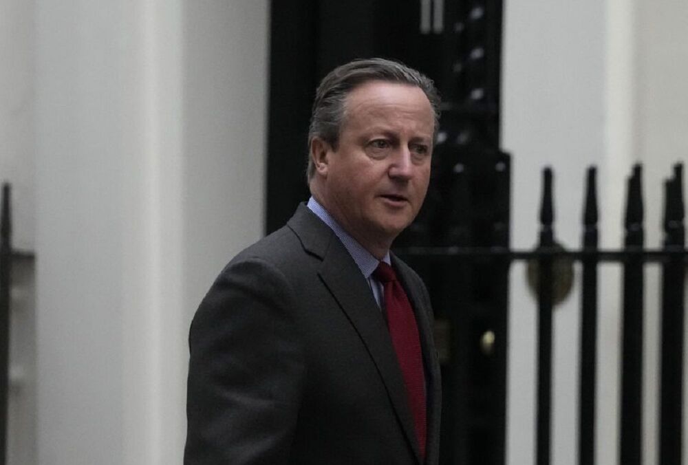 Глава МЗС Британії закликав виробляти більше зброї, щоб Україна здобула перемогу у війні