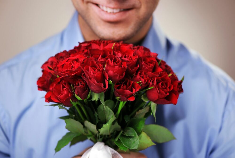 Букет другу: які квіти можна дарувати чоловікам