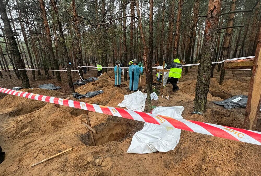 В Изюме заканчивают эксгумацию, большинство погибших женщины