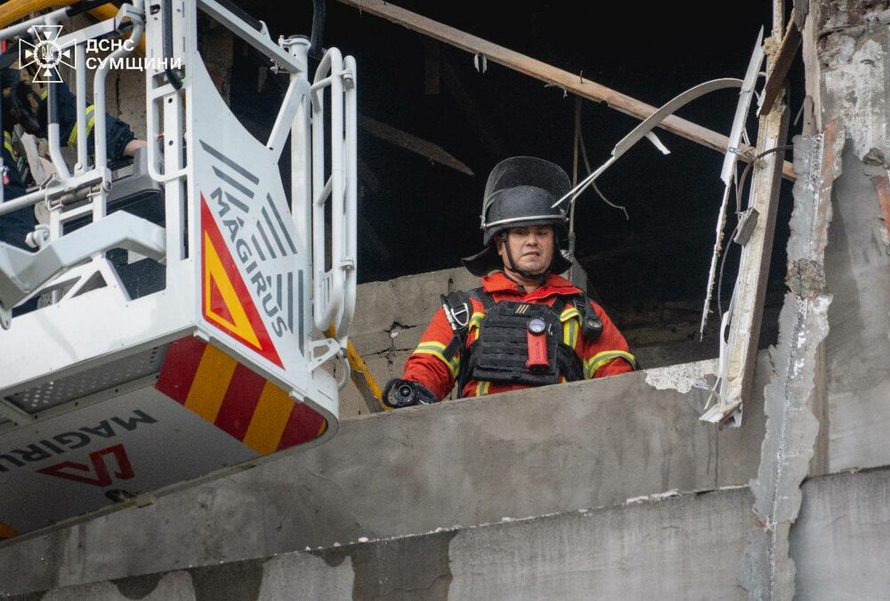 Российские военные атаковали административное здание в Сумах