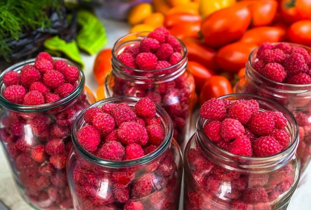 На ринках з'явився перший урожай української малини: скільки доведеться заплатити