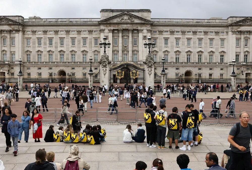 Букингемский дворец закрывают до 2027 года
