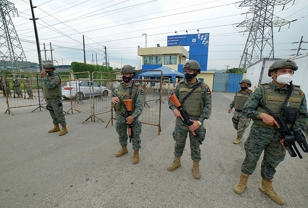 Кровавая перестрелка в тюрьме в Эквадоре: погибли больше сотни заключенных
