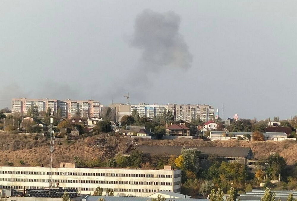 У Херсоні, Донецьку та Бердянську пролунали потужні вибухи: перші деталі