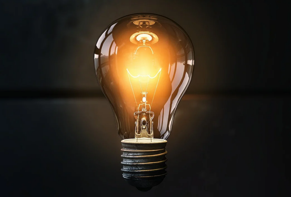 Відключення світла сьогодні очікуються у всіх областях: аварійні та погодинні графіки вже введені у 9 областях