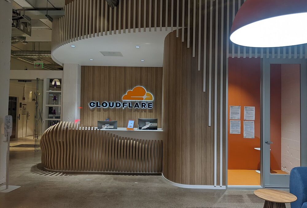 У сервісу Cloudflare знову збій: не працюють десятки сайтів