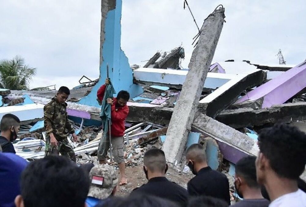 Землетрясение в Индонезии: число жертв стремительно растет