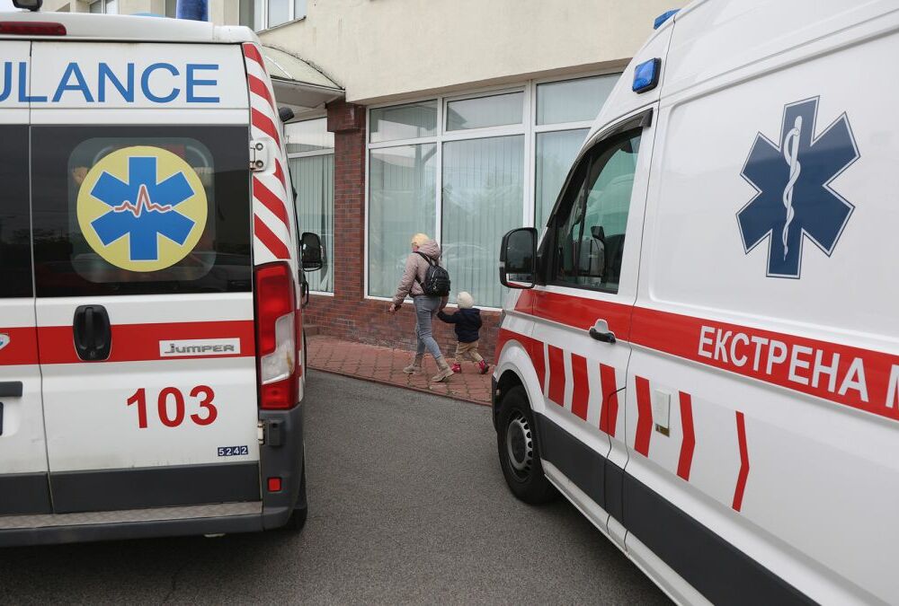 Російський дрон скинув вибухівку на автомобіль у Херсоні