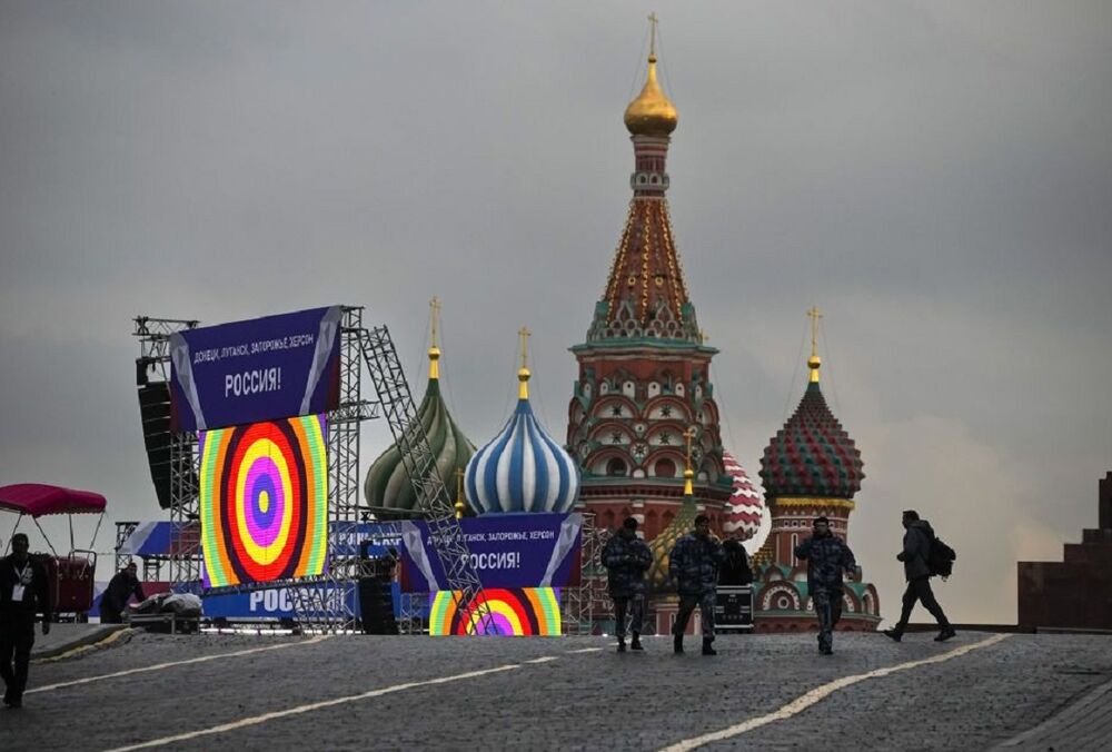 Британские разведчики назвали причину массовой отмены в России парадов на 9 мая