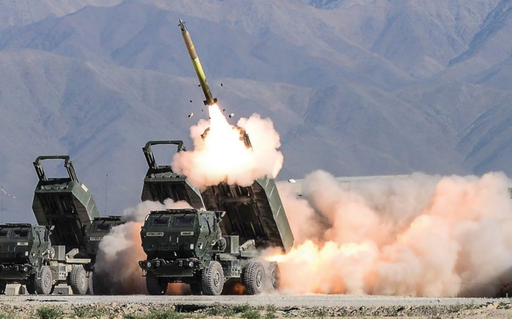 HIMARS уничтожил ”верхушку” 106 воздушно-десантной дивизии РФ в Шахтерске HIMARS уничтожил ”верхушку” 106 воздушно-десантной дивизии РФ в Шахтерске