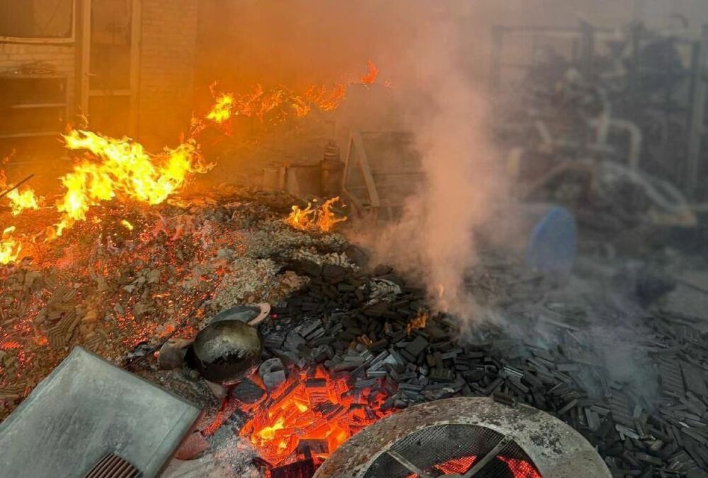 Россияне атаковали предприятие на Черниговщине: начался масштабный пожар