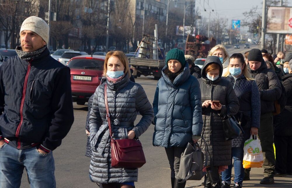 Киян просять носити маски у громадських місцях на тлі зростання захворюваності COVID Киян просять носити маски у громадських місцях на тлі зростання захворюваності COVID