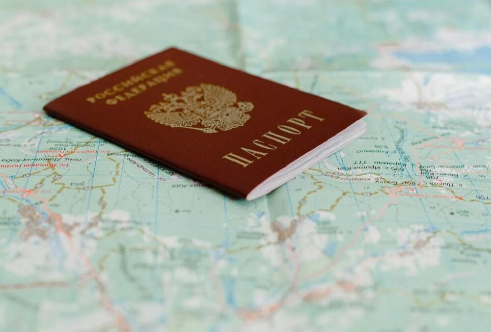 ”Они ведут себя, как орда”: Романенко пояснил, почему Европа начала закрывать двери для россиян 