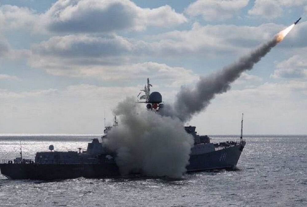 Россия вывела в Черное море три носителя крылатых ракет ”Калибр”
