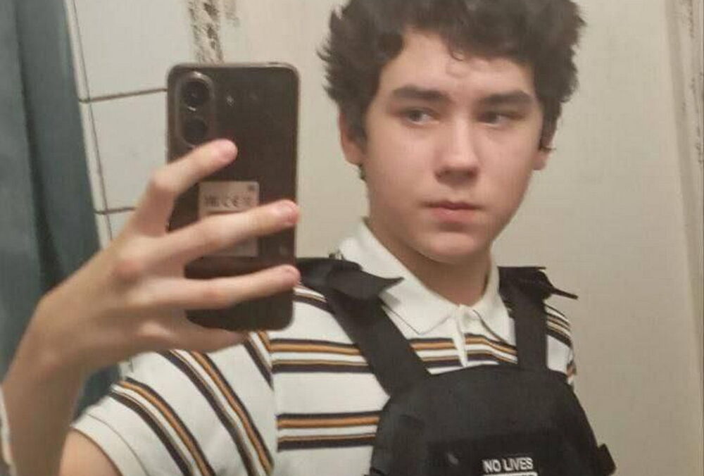 В России подросток-неонацист напал на школьников с ножом: погиб четвероклассник, ранен охранник