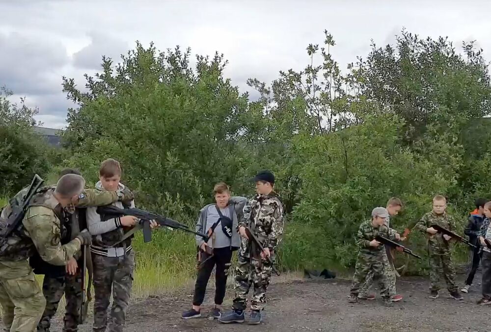 Россия учит детей убивать на границе с Норвегией: фото